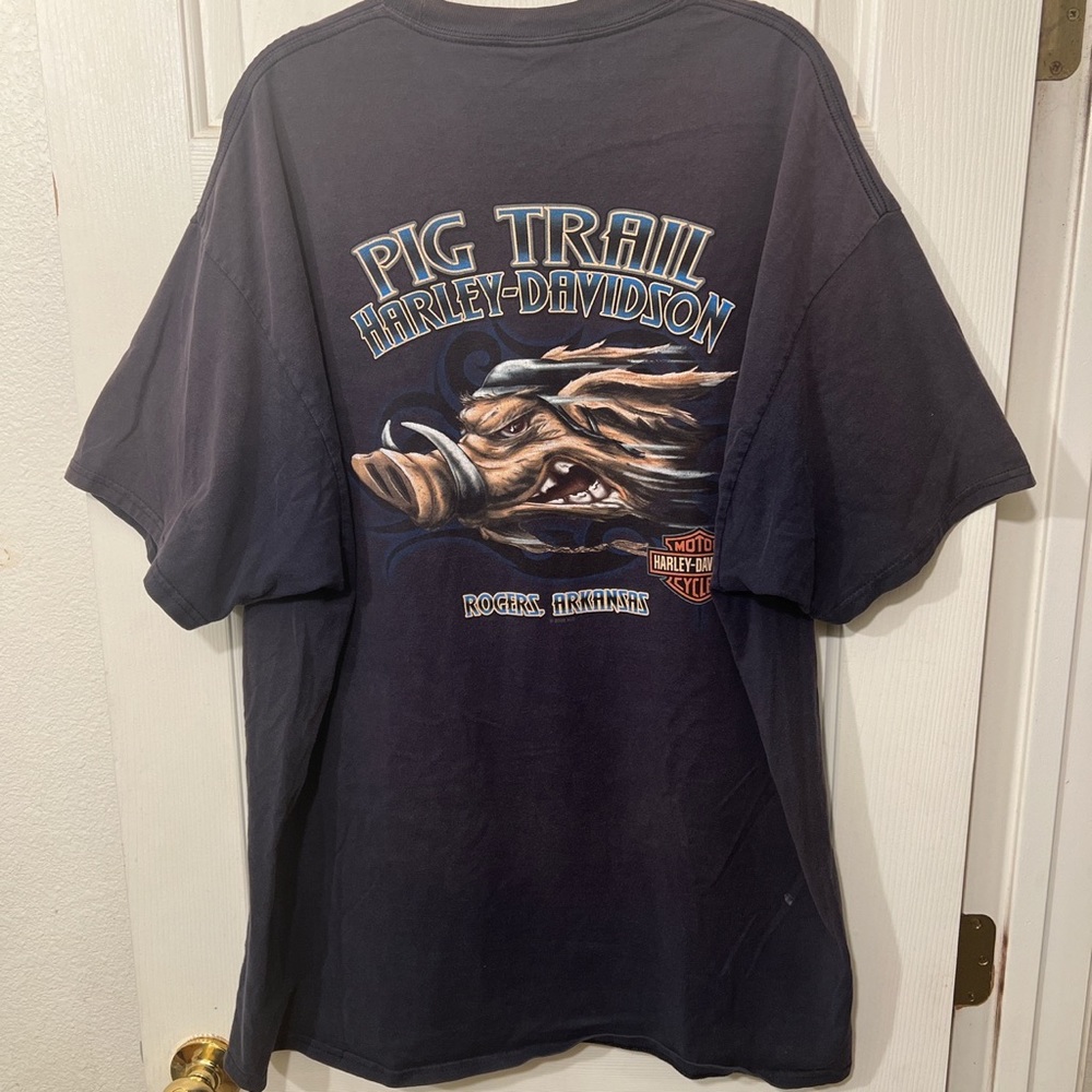 2009 “Pig Trail” Arkansas Harley Davison shirt.